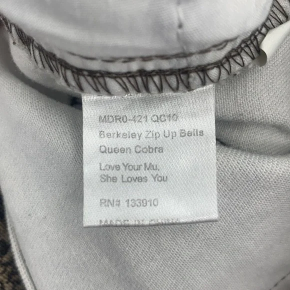 Show Me Your Mumu Women's Snake Print Berkeley Bell Bottoms Women’s Size 26 - Picture 10 of 11